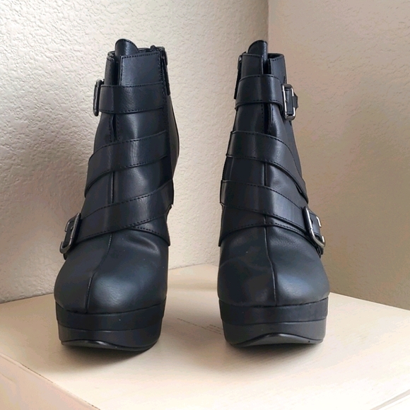 Boots - Picture 2 of 4